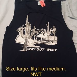 Sleeveless tank size large, runs small NWT